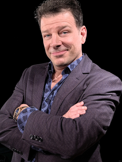 headshot blk bkgd small